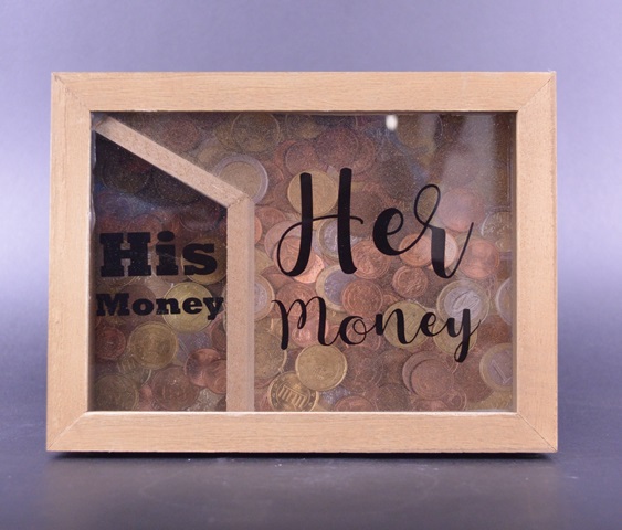 Spaarpot van hout, His and Her money, zwarte letters