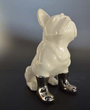 Spaarpot Witte Franse Bulldog met laarzen, zittend
